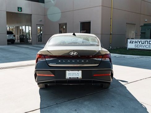 New 2026 Hyundai Elantra SE image 5