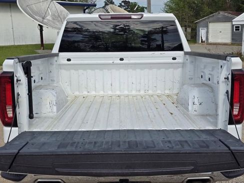 Used 2021 GMC Sierra 1500 SLT w/ X31 Off-Road Package AWD/4WD image 11