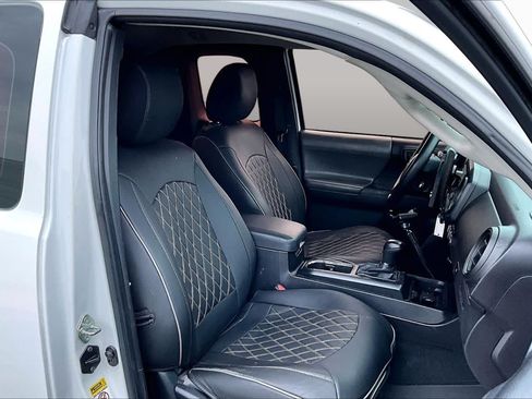 Used 2016 Toyota Tacoma SR w/ SR Convenience Package RWD image 8