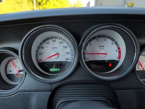 Used 2009 Dodge Challenger R/T RWD image 15