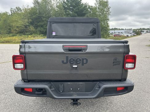 Used 2022 Jeep Gladiator Sport AWD/4WD image 6
