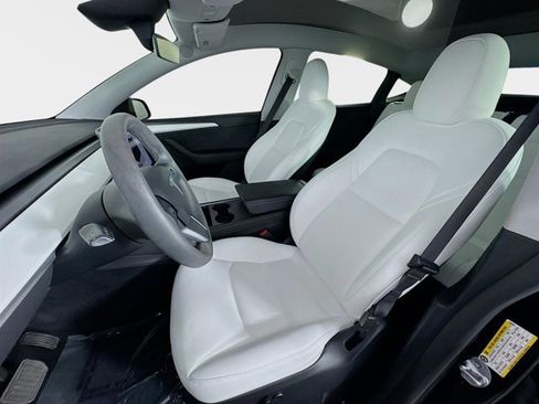 Used 2023 Tesla Model Y Long Range image 10