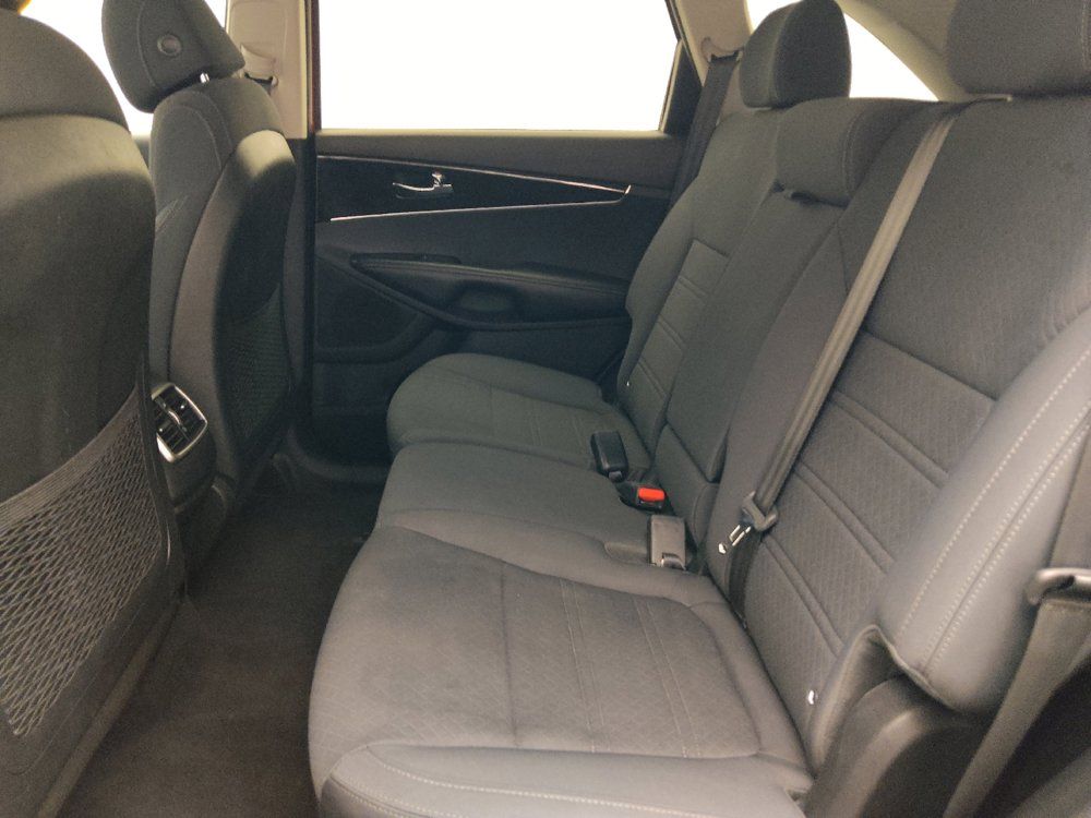 Used 2017 Kia Sorento FWD image 18
