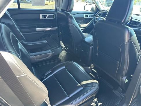 Used 2022 Ford Explorer XLT w/ Equipment Group 202A image 19