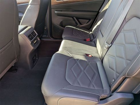 Used 2025 Volkswagen Atlas SE image 29