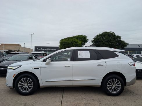 Used 2022 Buick Enclave Essence FWD image 3