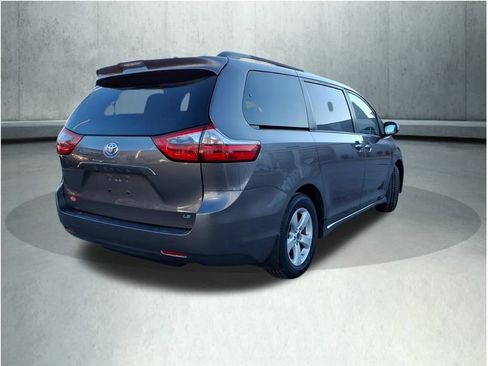Certified 2020 Toyota Sienna LE image 24