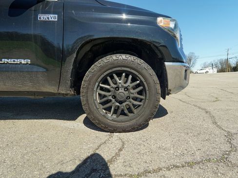 Used 2020 Toyota Tundra SR5 w/ SR5 Upgrade Package image 11