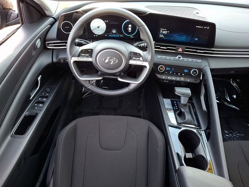 Certified 2023 Hyundai Elantra SEL w/ Convenience Package image 11