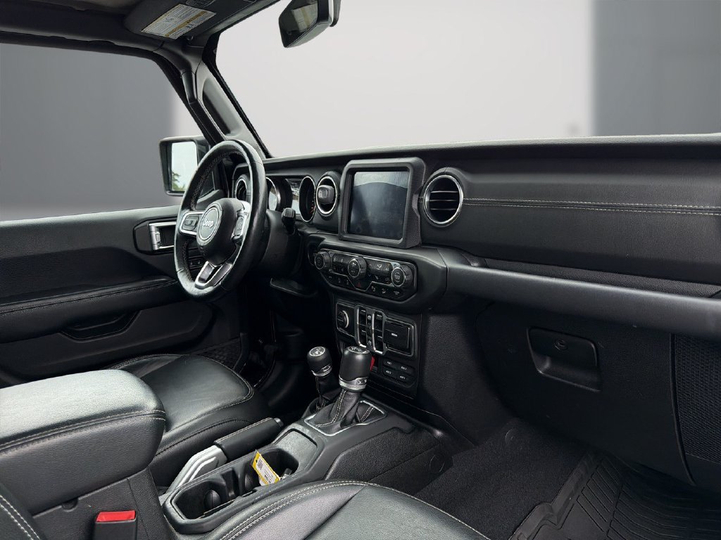 Used 2018 Jeep Wrangler Unlimited Sahara AWD/4WD image 13