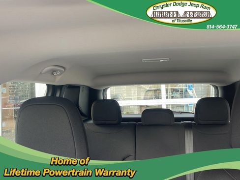 Used 2022 Jeep Renegade Latitude AWD/4WD image 13