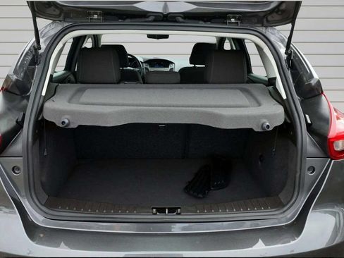 Used 2018 Ford Focus SE w/ Cold Weather Package FWD image 10