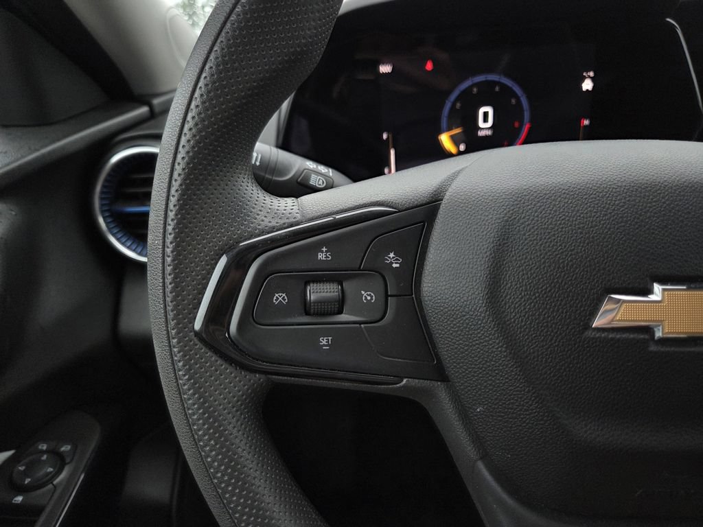 Used 2025 Chevrolet Trax LT FWD image 24