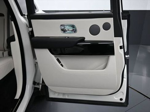 Certified 2022 Rolls-Royce Cullinan w/ Dark Exterior Package AWD/4WD image 24