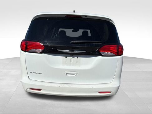 Used 2023 Chrysler Voyager LX FWD image 4