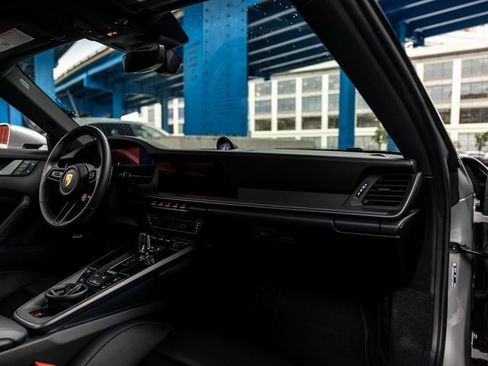 Used 2025 Porsche 911 Carrera image 29