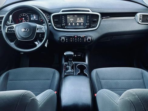 Used 2020 Kia Sorento LX FWD image 5