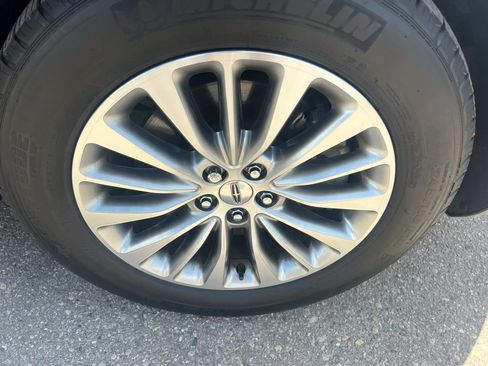 Used 2018 Lincoln MKX Select w/ Select Plus Package AWD/4WD image 11