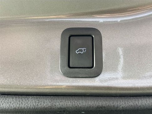 Used 2017 Toyota Highlander Limited FWD image 39