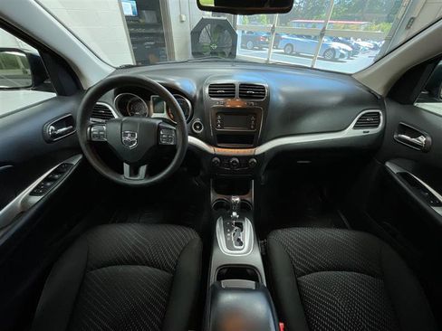 Used 2019 Dodge Journey SE image 19