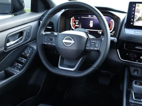 Certified 2025 Nissan Rogue SL w/ Tech Package AWD/4WD image 28