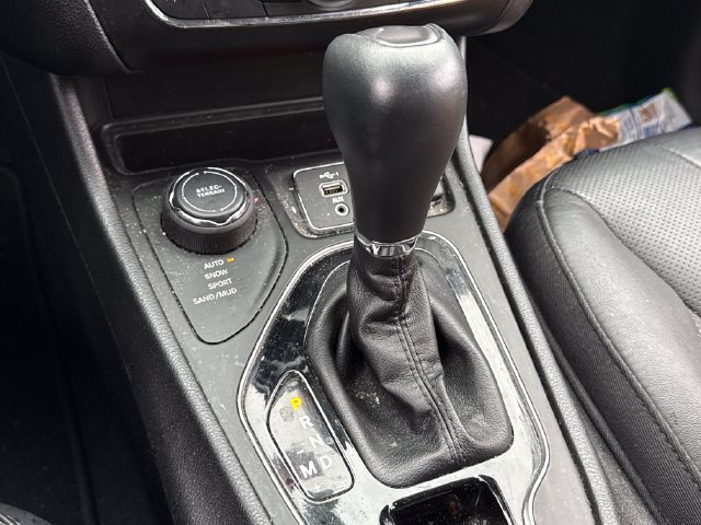 Used 2020 Jeep Cherokee Limited AWD/4WD image 37