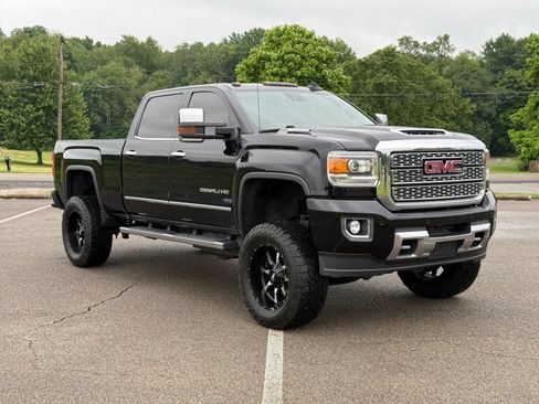 Used 2019 GMC Sierra 3500 Denali w/ Duramax Plus Package AWD/4WD image 3