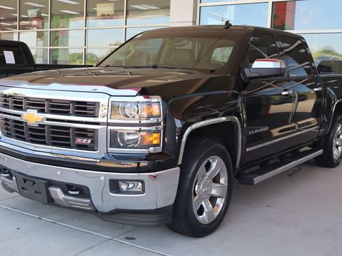 Used 2014 Chevrolet Silverado 1500 LTZ Z71 w/ LTZ Plus Package AWD/4WD image 3