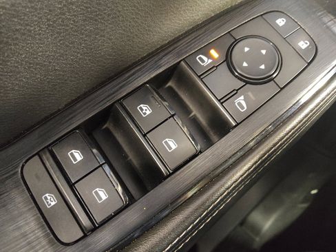 Used 2022 Nissan Rogue SV image 27