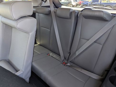 Used 2024 Toyota Highlander XLE AWD/4WD image 8