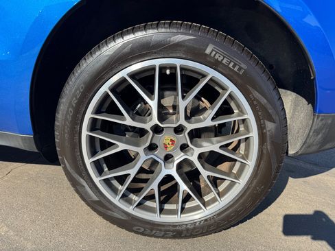 Used 2017 Porsche Macan image 38