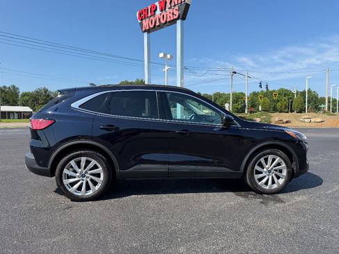 Used 2021 Ford Escape Titanium w/ Titanium Elite Package AWD/4WD image 8