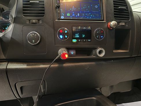 Used 2007 GMC Sierra 2500 SLE w/ Z71 Off-Road Package image 19