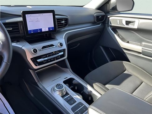 Certified 2022 Ford Explorer XLT image 40
