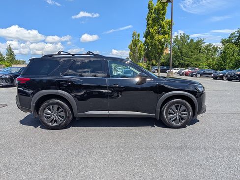 Used 2023 Nissan Pathfinder SV AWD/4WD image 2