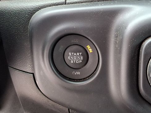 Used 2021 Jeep Gladiator Sport image 23