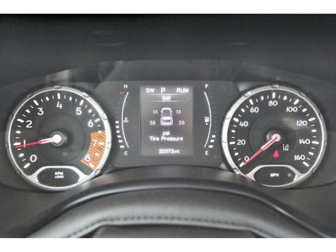 Used 2023 Jeep Renegade Latitude AWD/4WD image 16