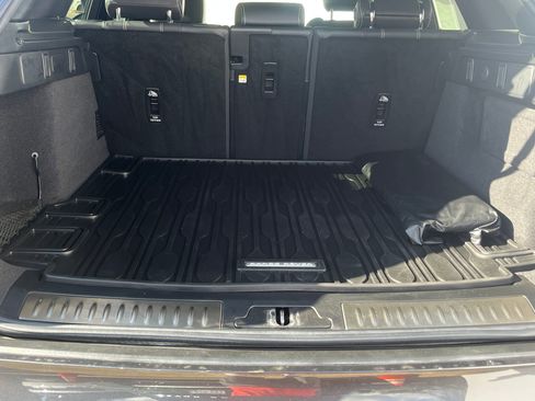 Used 2022 Land Rover Range Rover Velar R-Dynamic S image 27