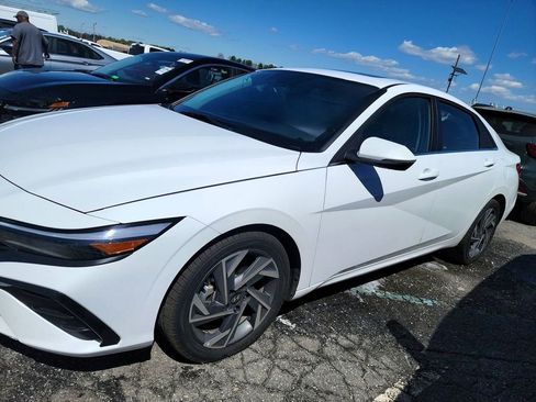 Used 2025 Hyundai Elantra Limited image 1