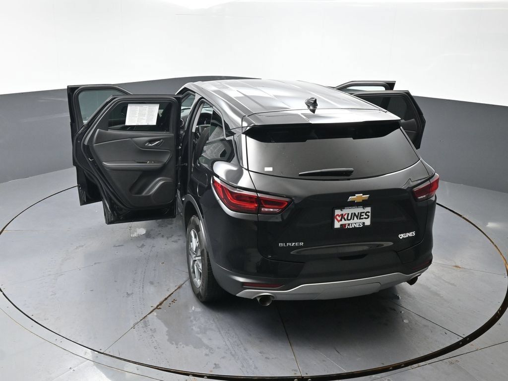 Used 2025 Chevrolet Blazer LT FWD image 58