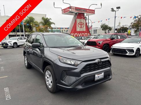 Used 2021 Toyota RAV4 LE FWD image 2