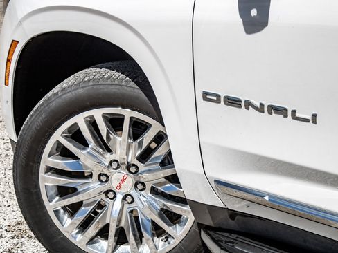 Used 2025 GMC Yukon XL Denali AWD/4WD image 14