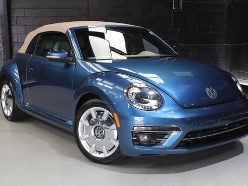 Used 2018 Volkswagen Beetle 2.0T SE w/ SE Premium Package image 12