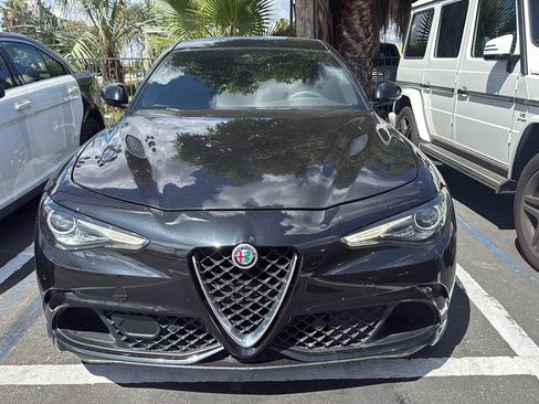 Used 2018 Alfa Romeo Giulia Quadrifoglio w/ Driver Assist Dynamic Package image 2