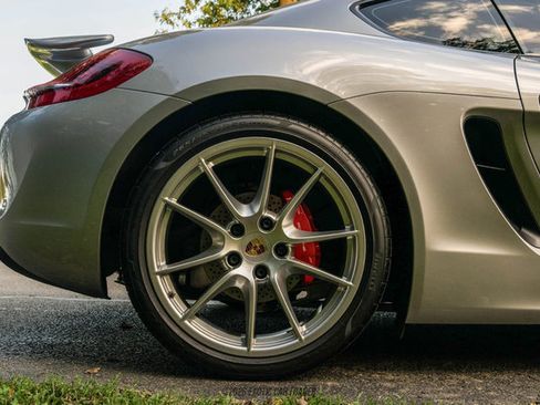 Used 2016 Porsche Cayman RWD image 10