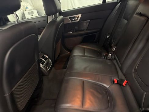Used 2013 Jaguar XF RWD image 19