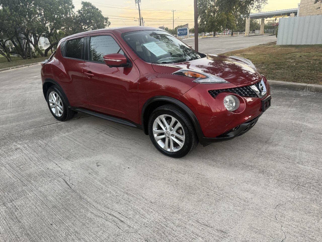 Used 2016 Nissan Juke SL FWD image 3