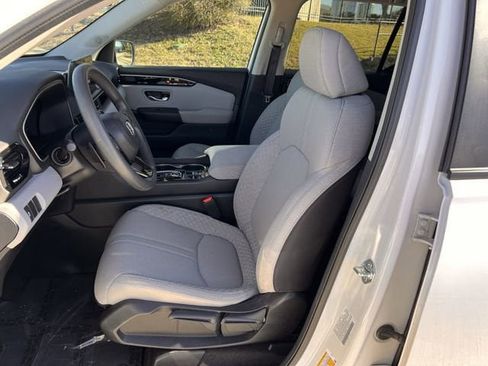 Used 2023 Honda Pilot LX image 22