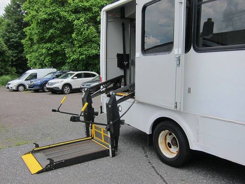 Used 2016 Ford E-450 and Econoline 450 Super Duty w/ Shuttle Bus Prep Package RWD image 3