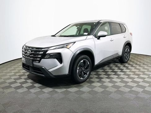 Used 2024 Nissan Rogue SV FWD image 4